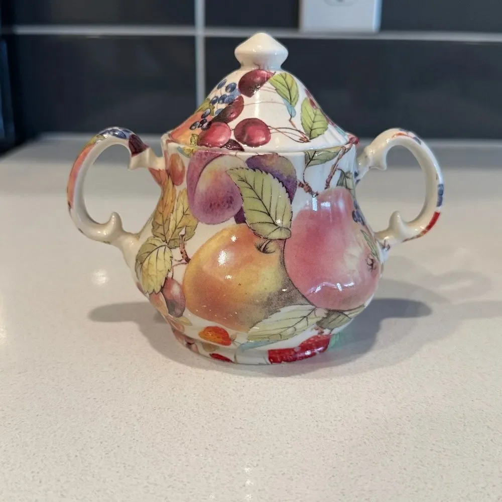 Vintage English Cottage Crownford Giftware Tea Set, Creamer, Covered Sugar Bowl